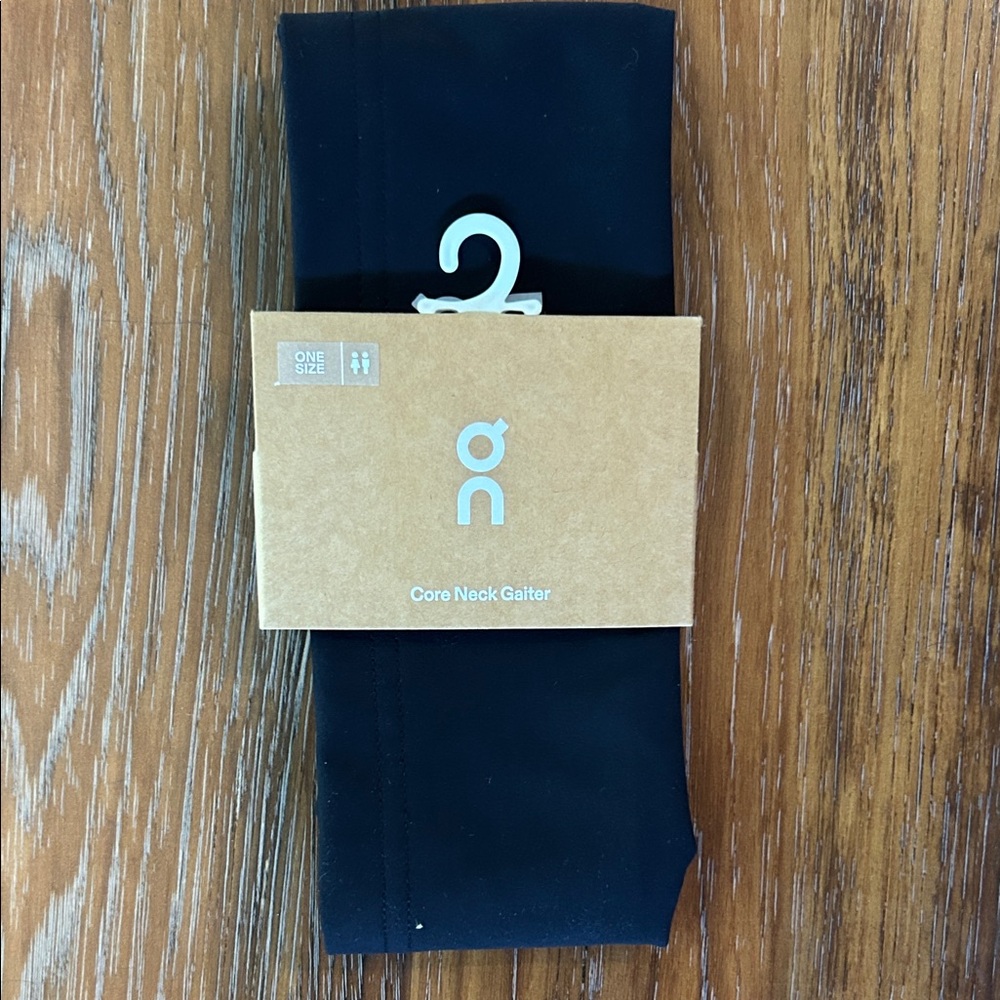 On Running Core Neck Gaiter - Black NWT